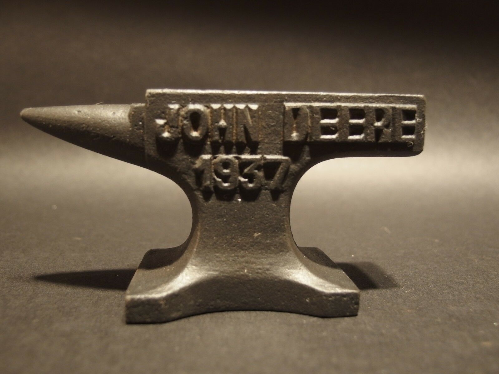 Cast Iron John Deere Mini Anvil - Atlanta Cutlery Corporation
